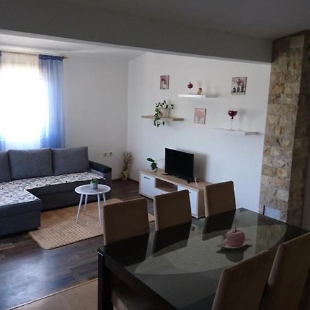 Apartman Vuleta Ražanac Exteriér fotografie