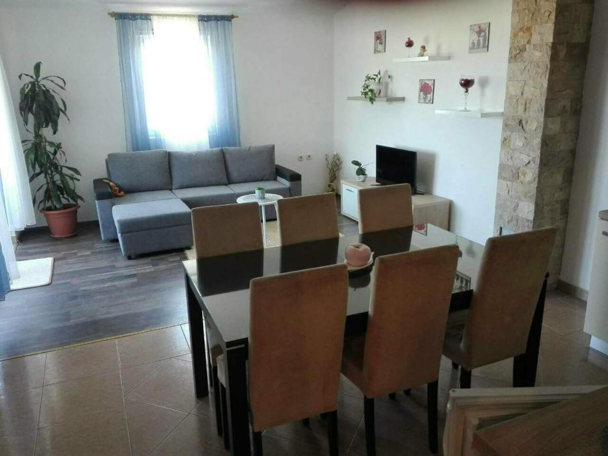 Apartman Vuleta Ražanac Exteriér fotografie