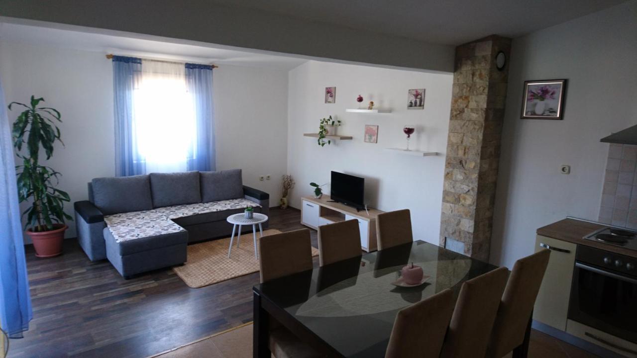 Apartman Vuleta Ražanac Exteriér fotografie