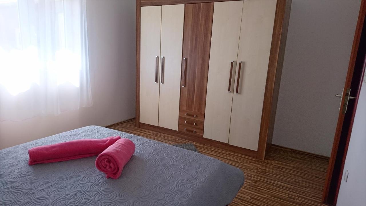 Apartman Vuleta Ražanac Exteriér fotografie
