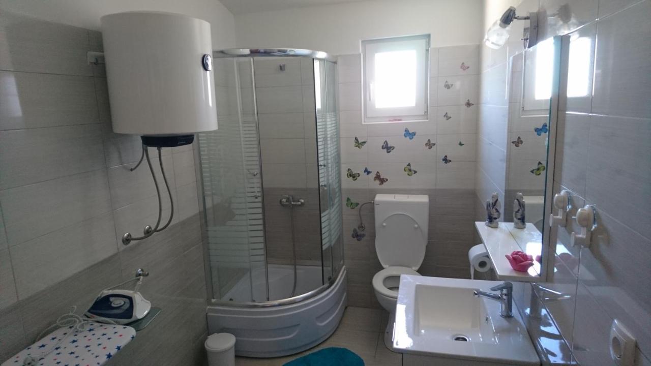 Apartman Vuleta Ražanac Exteriér fotografie